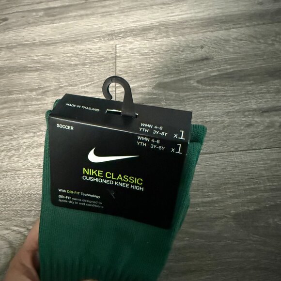 NWT Nike Classic Soccer Knee High Socks Green Pair Size Women 4-6 Youth 3y - 5y - Picture 3 of 4